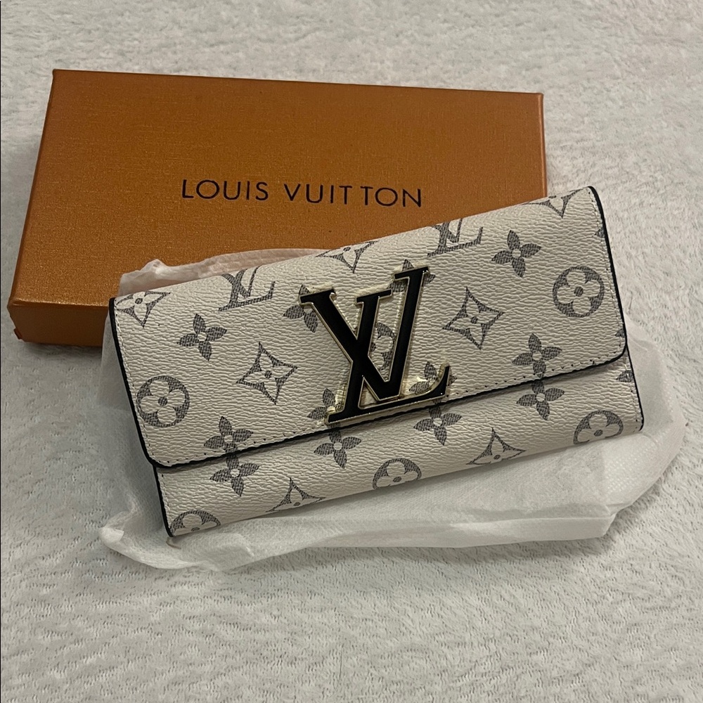 LV White Monogram Clutch